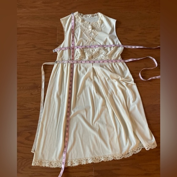 VINTAGE 1960's lace nightgown Roses Unbranded Ribbon Size Medium Slip Dress - Picture 7 of 7